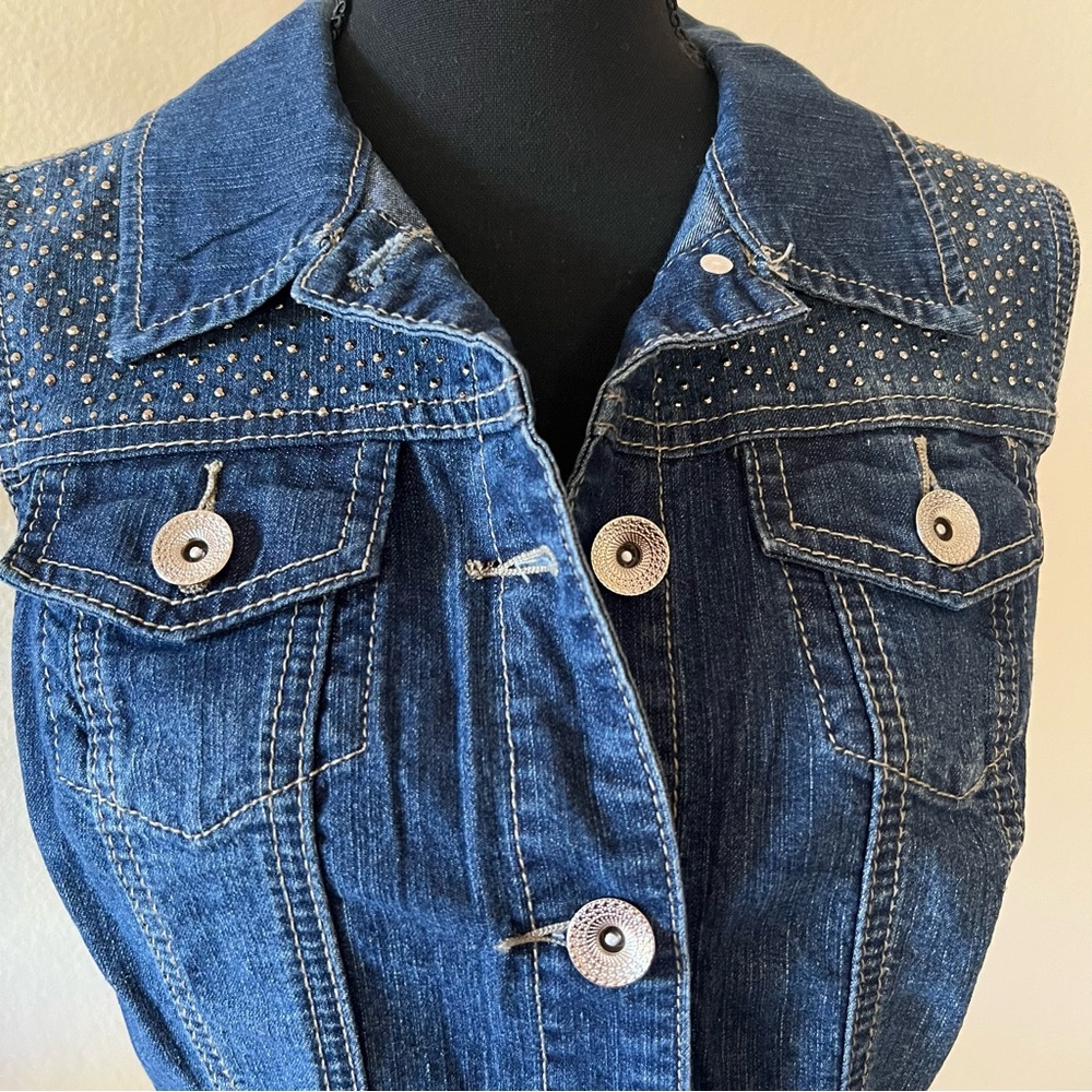 Baccini Cotton Sleeveless Denim Vest w Rhinestone Accent Medium NWOT - Picture 2 of 12